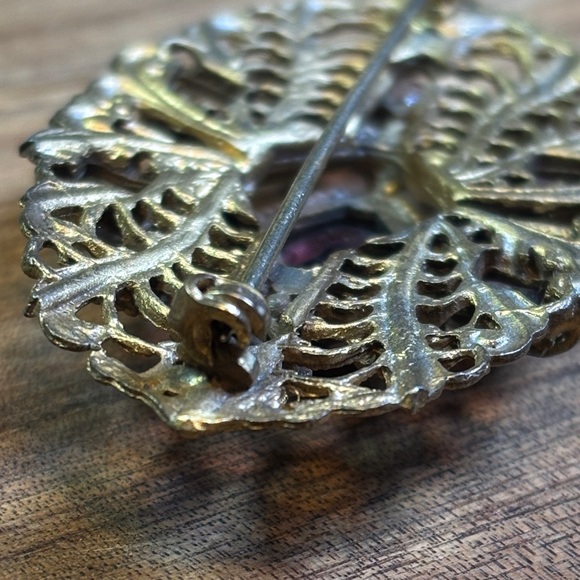 1930s–1940s Art Deco style gold-tone filigree brooch/sash pin - Picture 5 of 6